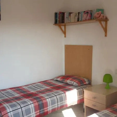 Gamonal Apartment, Calle Sagitario 3 *